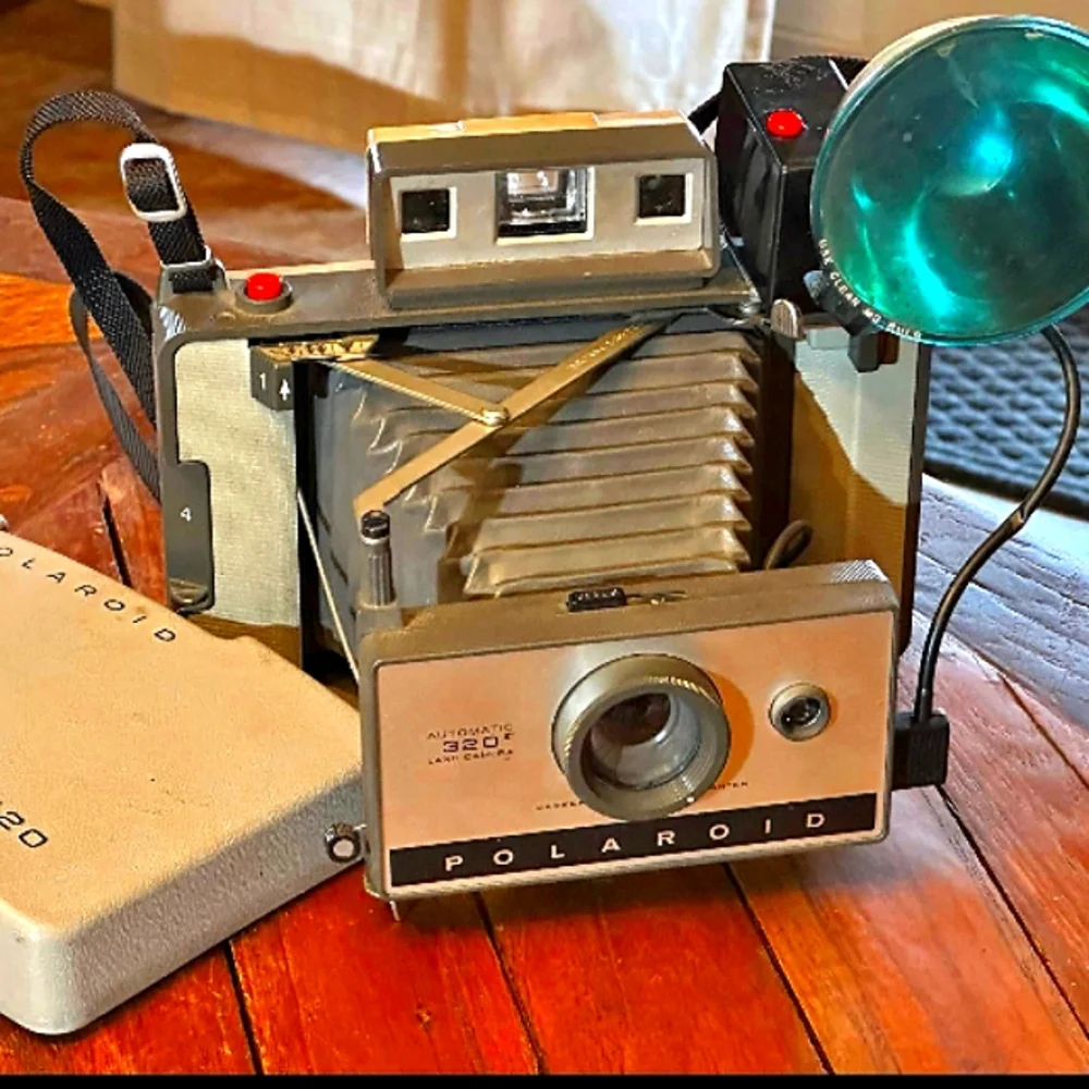 Polaroid 320 Instant Pack Film Land Camera